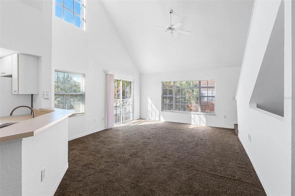 Под контрактом: $219,900 (2 спален, 2 ванн, 1373 Квадратных фут)