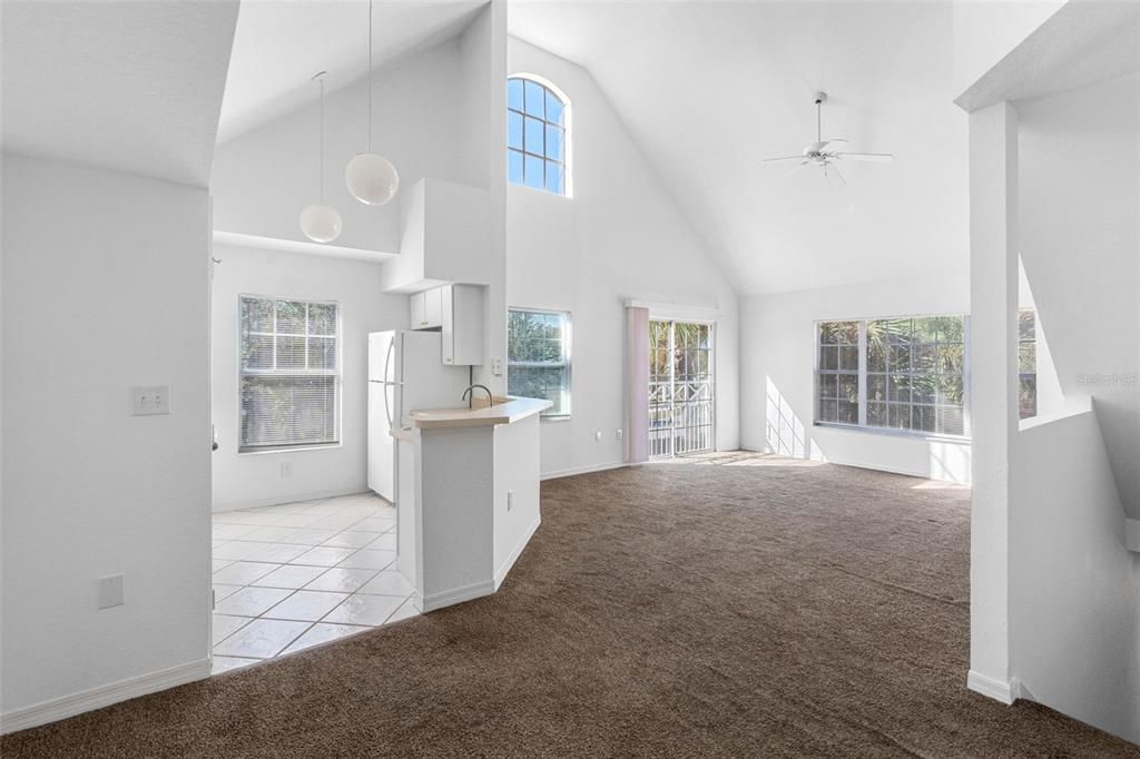 Под контрактом: $219,900 (2 спален, 2 ванн, 1373 Квадратных фут)