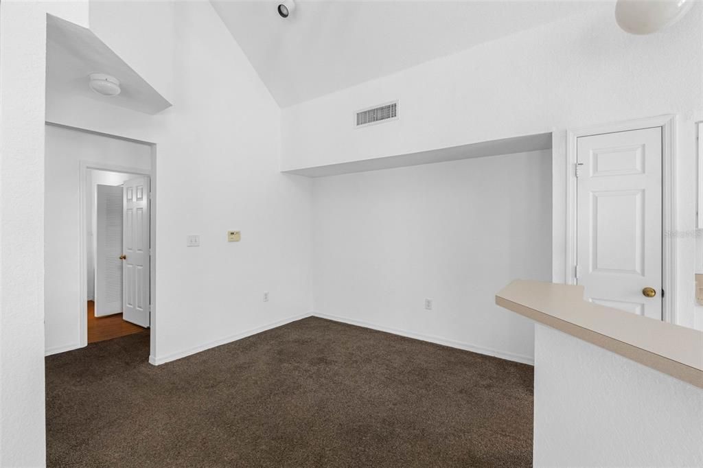 Под контрактом: $219,900 (2 спален, 2 ванн, 1373 Квадратных фут)