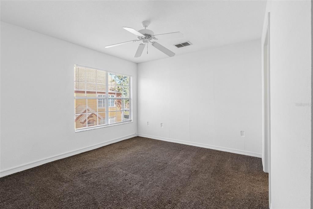 Под контрактом: $219,900 (2 спален, 2 ванн, 1373 Квадратных фут)