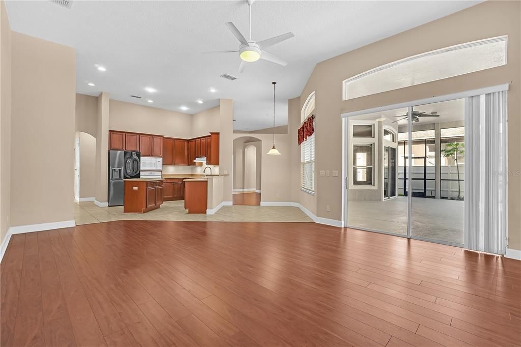 На продажу: $774,900 (4 спален, 3 ванн, 3242 Квадратных фут)