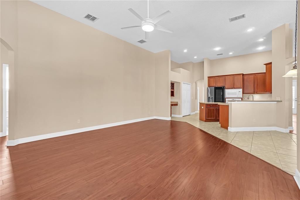 На продажу: $774,900 (4 спален, 3 ванн, 3242 Квадратных фут)