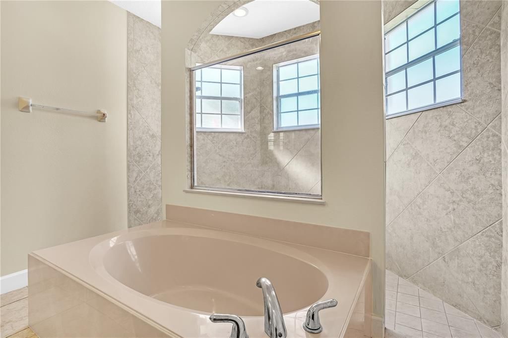 На продажу: $774,900 (4 спален, 3 ванн, 3242 Квадратных фут)