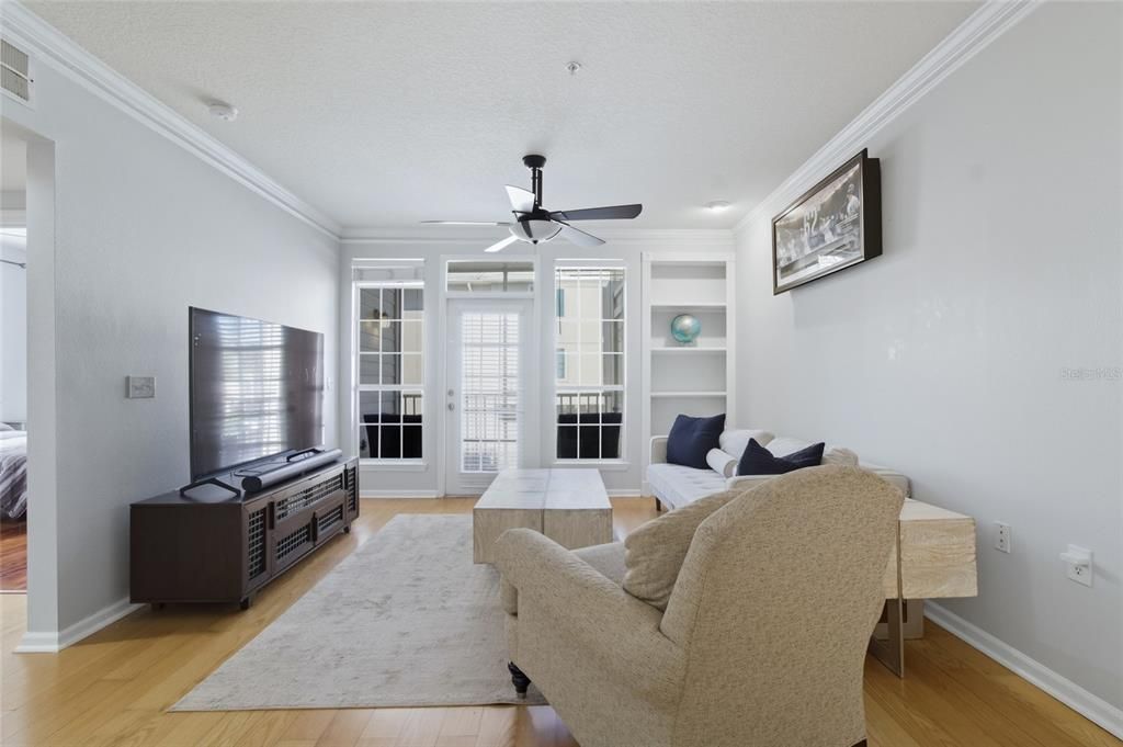 Active With Contract: $299,900 (1 beds, 1 baths, 964 Square Feet)