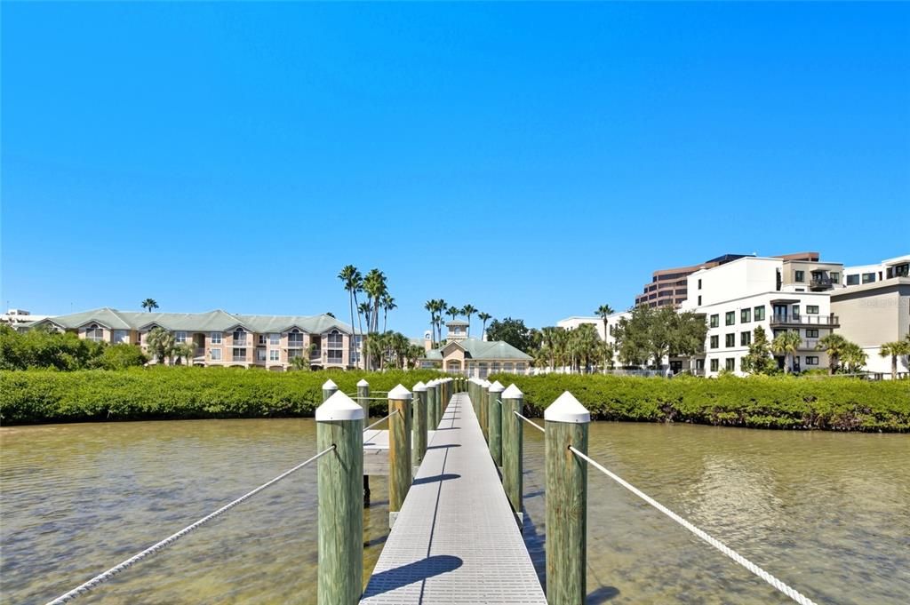 Active With Contract: $299,900 (1 beds, 1 baths, 964 Square Feet)