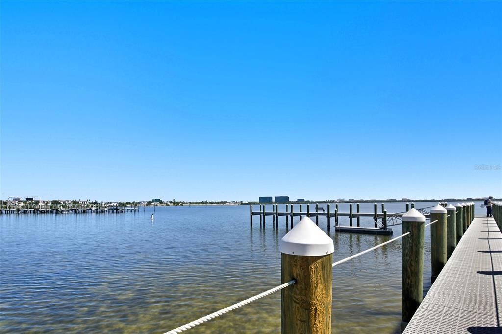 Active With Contract: $299,900 (1 beds, 1 baths, 964 Square Feet)