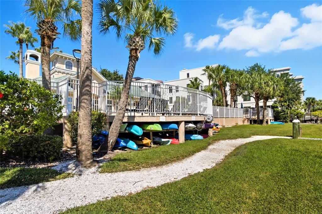 Active With Contract: $299,900 (1 beds, 1 baths, 964 Square Feet)