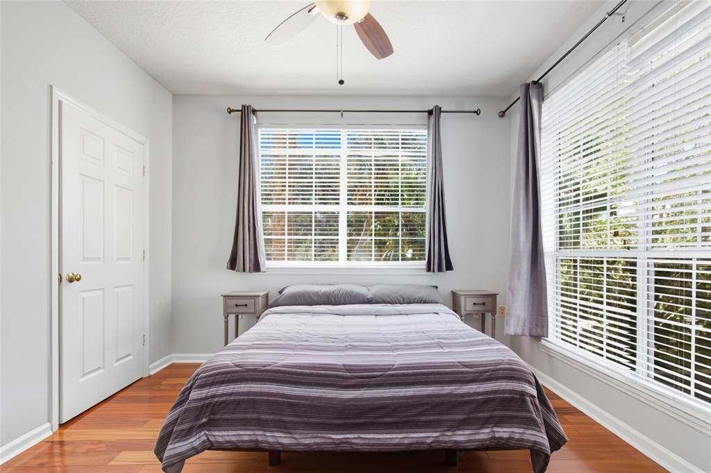 Active With Contract: $299,900 (1 beds, 1 baths, 964 Square Feet)