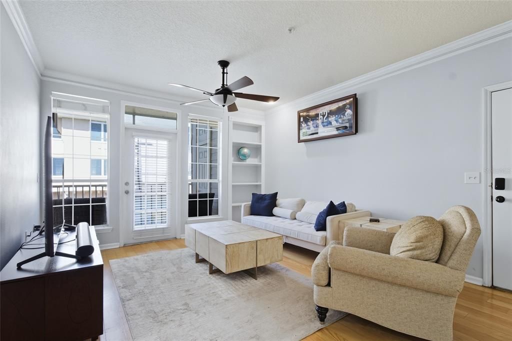 Active With Contract: $299,900 (1 beds, 1 baths, 964 Square Feet)