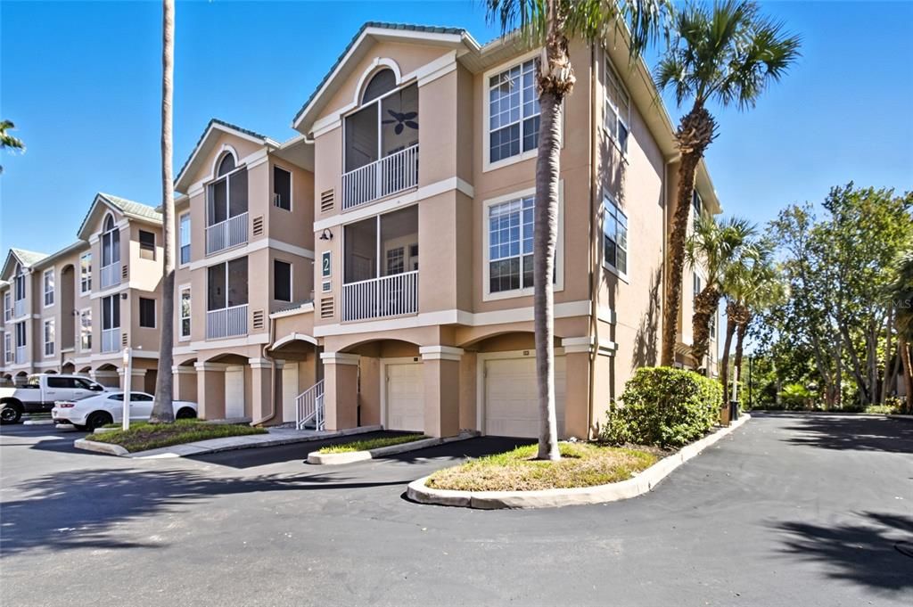 Active With Contract: $299,900 (1 beds, 1 baths, 964 Square Feet)