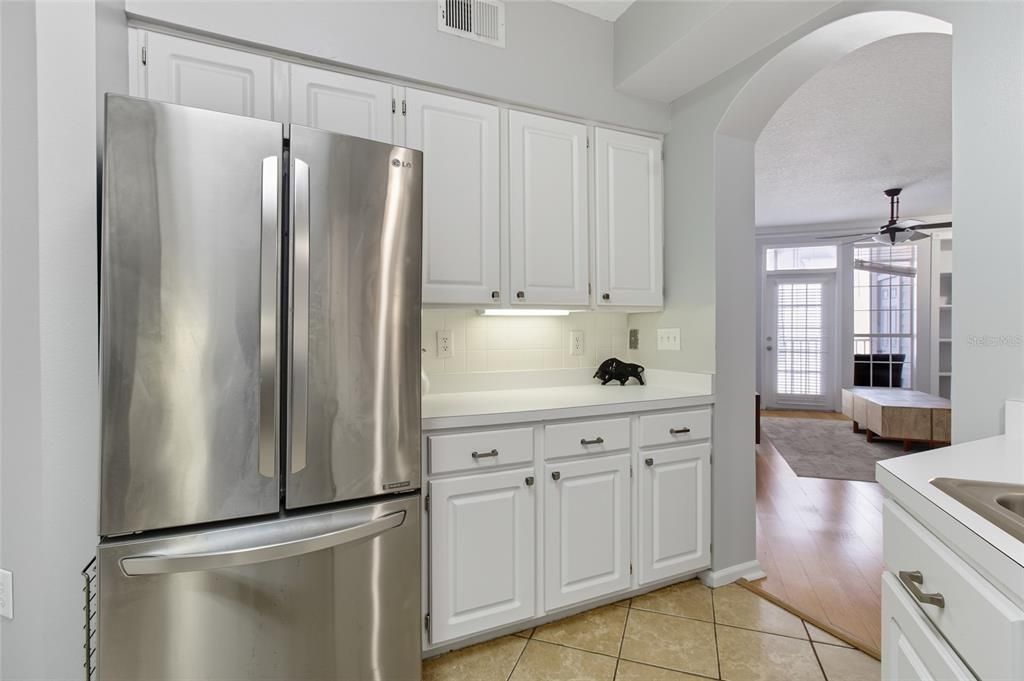 Active With Contract: $299,900 (1 beds, 1 baths, 964 Square Feet)