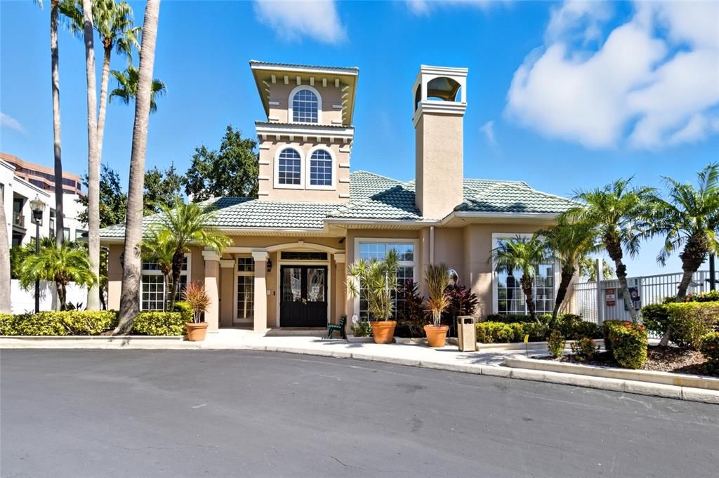 Active With Contract: $299,900 (1 beds, 1 baths, 964 Square Feet)