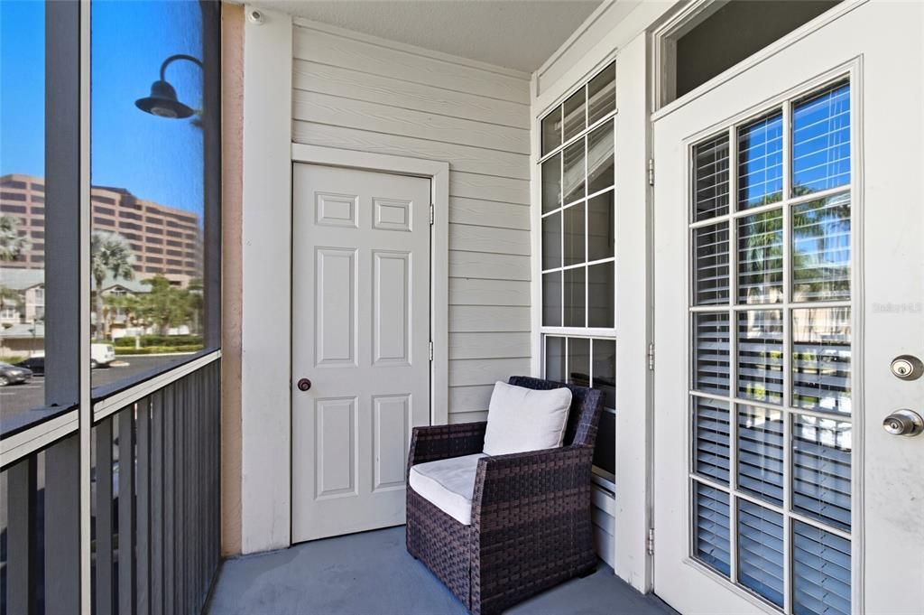 Active With Contract: $299,900 (1 beds, 1 baths, 964 Square Feet)