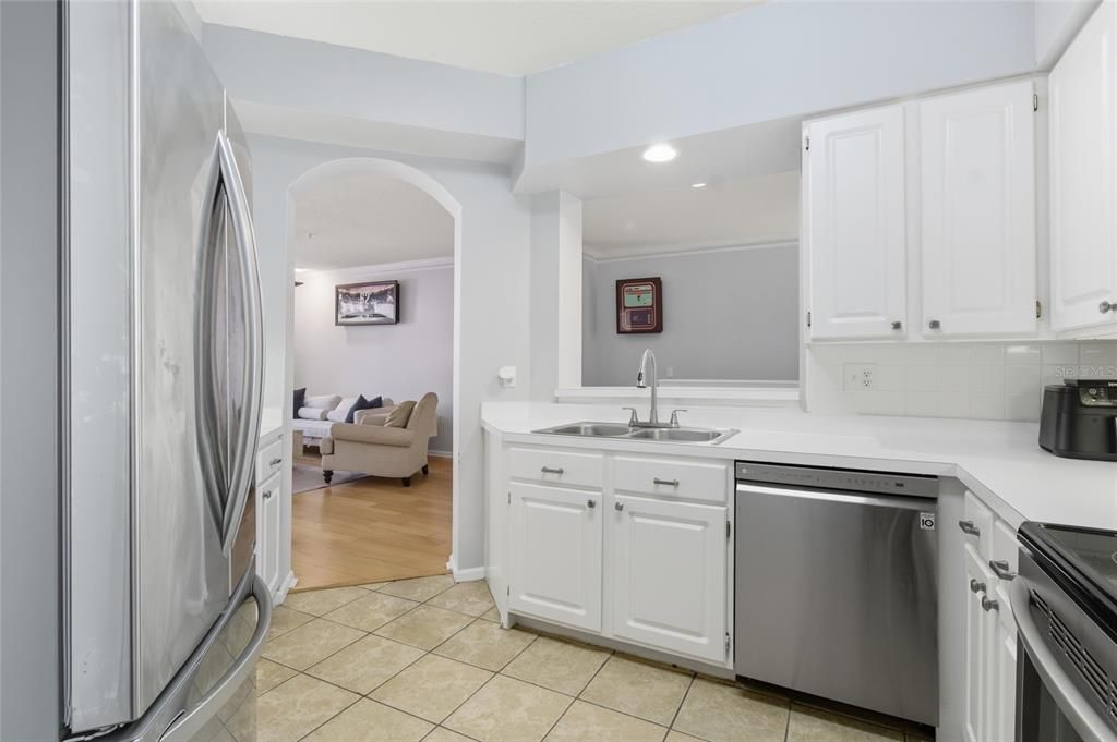 Active With Contract: $299,900 (1 beds, 1 baths, 964 Square Feet)