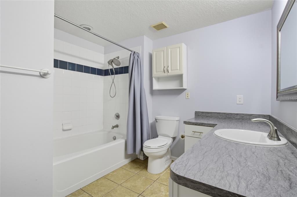 Active With Contract: $299,900 (1 beds, 1 baths, 964 Square Feet)