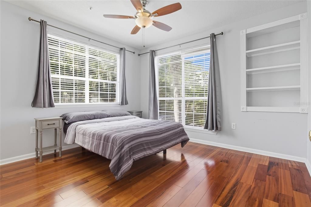 Active With Contract: $299,900 (1 beds, 1 baths, 964 Square Feet)