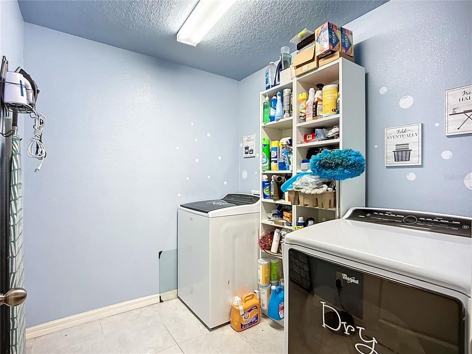 En Venta: $315,000 (4 camas, 2 baños, 1635 Pies cuadrados)