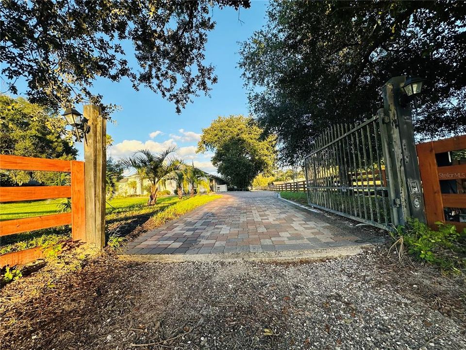 For Sale: $989,000 (4 beds, 3 baths, 2333 Square Feet)