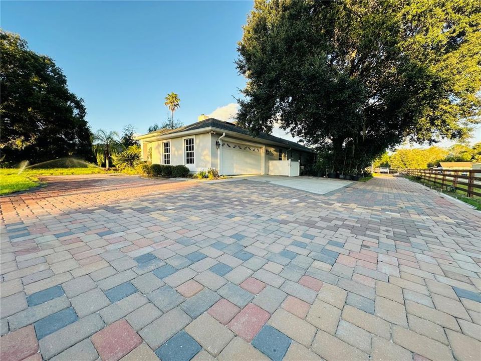 For Sale: $989,000 (4 beds, 3 baths, 2333 Square Feet)