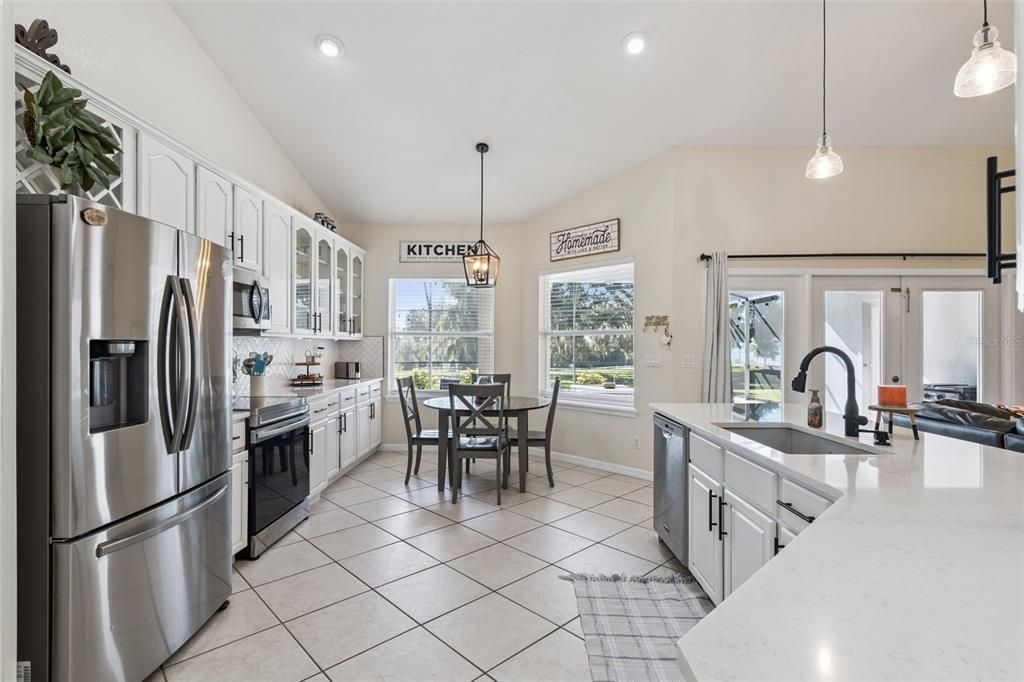 Под контрактом: $595,000 (4 спален, 3 ванн, 2711 Квадратных фут)