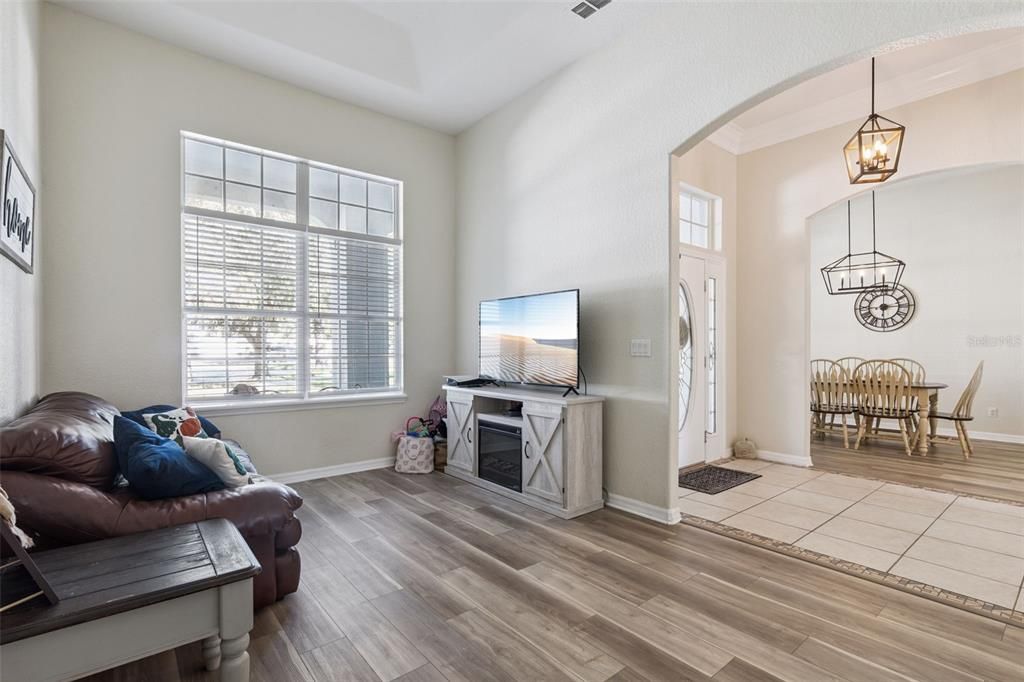 Под контрактом: $595,000 (4 спален, 3 ванн, 2711 Квадратных фут)