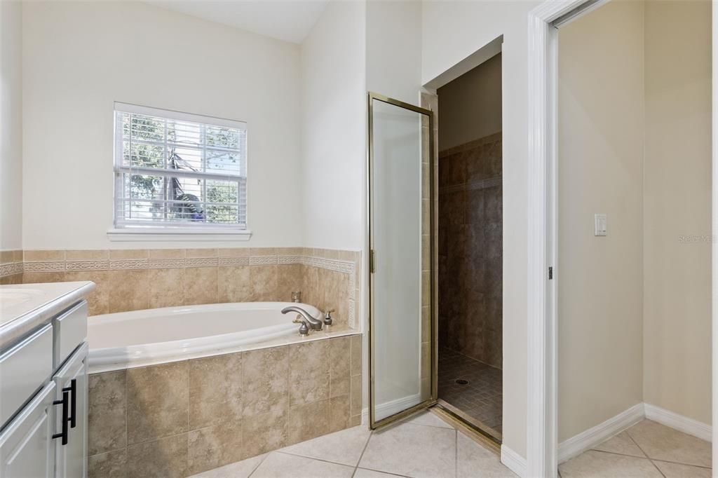 Под контрактом: $595,000 (4 спален, 3 ванн, 2711 Квадратных фут)