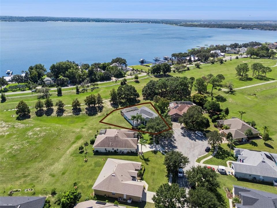 Под контрактом: $595,000 (4 спален, 3 ванн, 2711 Квадратных фут)