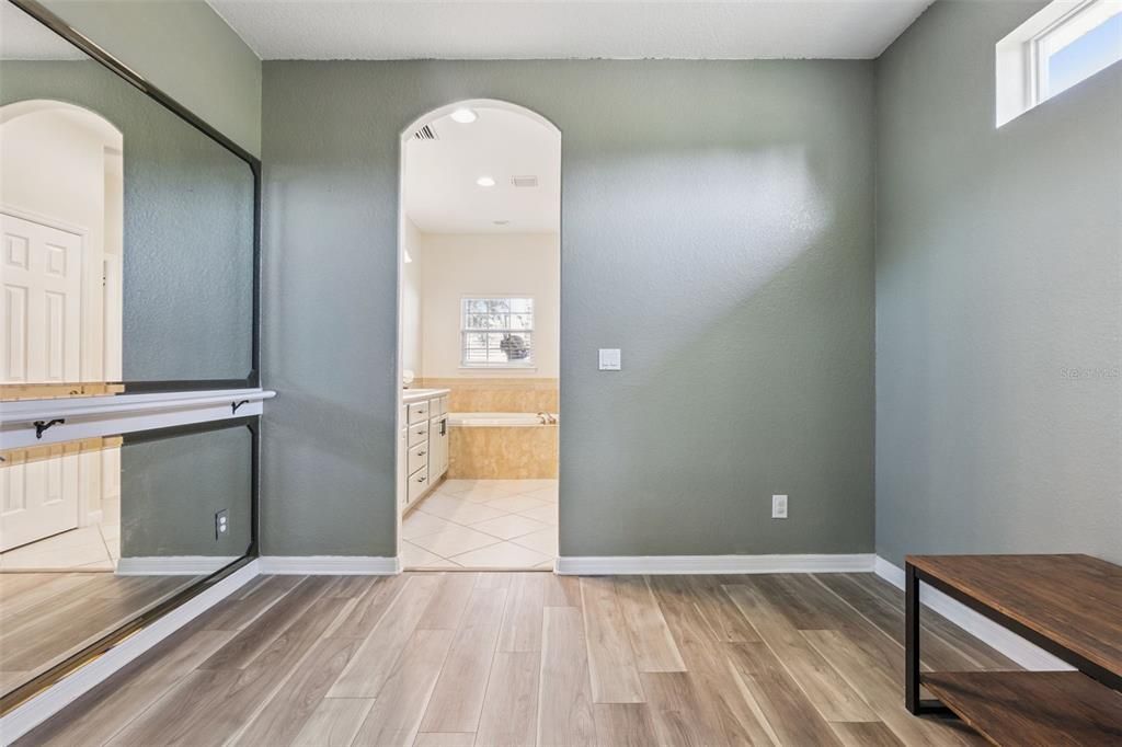 Под контрактом: $595,000 (4 спален, 3 ванн, 2711 Квадратных фут)