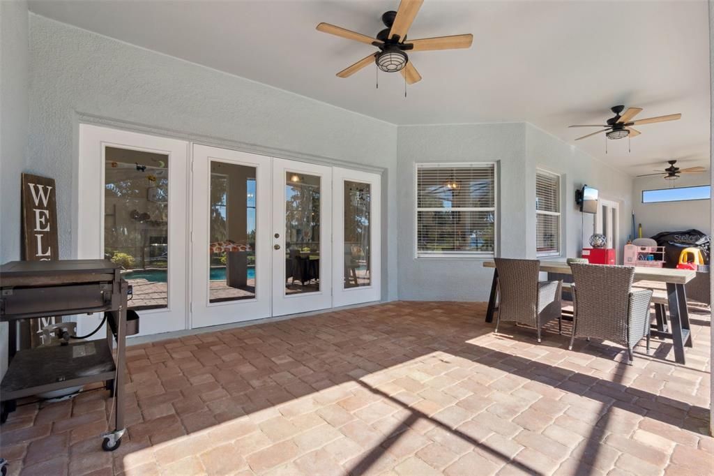 Под контрактом: $595,000 (4 спален, 3 ванн, 2711 Квадратных фут)