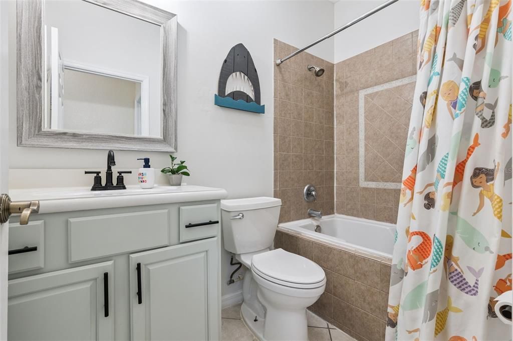 Под контрактом: $595,000 (4 спален, 3 ванн, 2711 Квадратных фут)