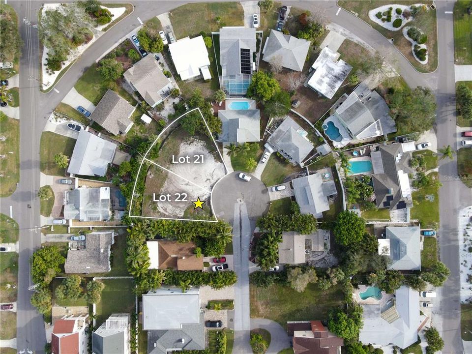 На продажу: $430,000 (0.14 acres)