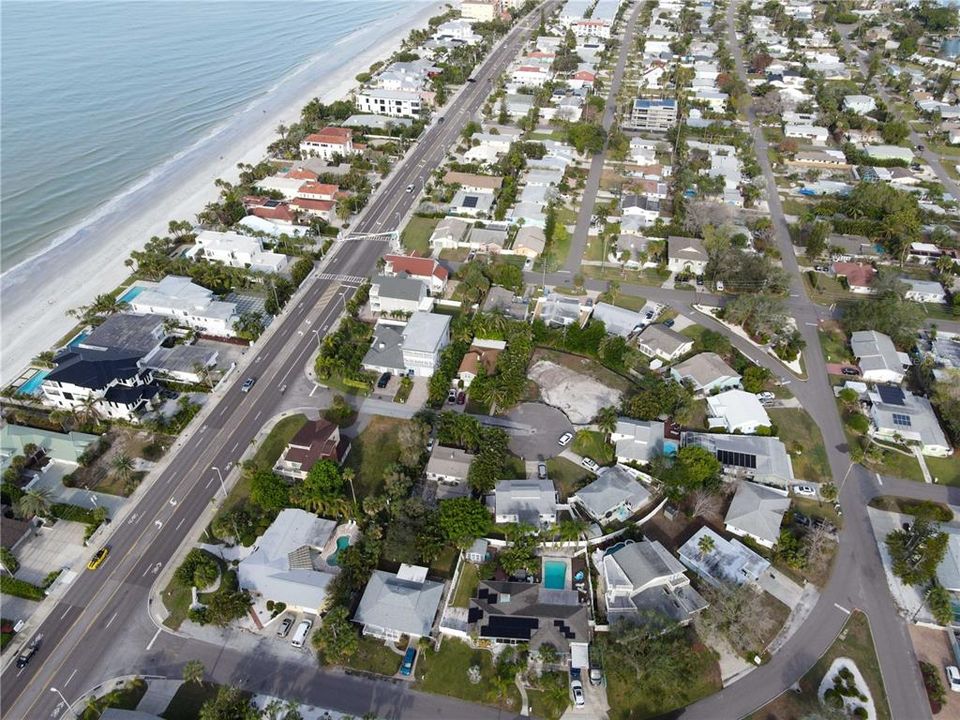 На продажу: $430,000 (0.14 acres)