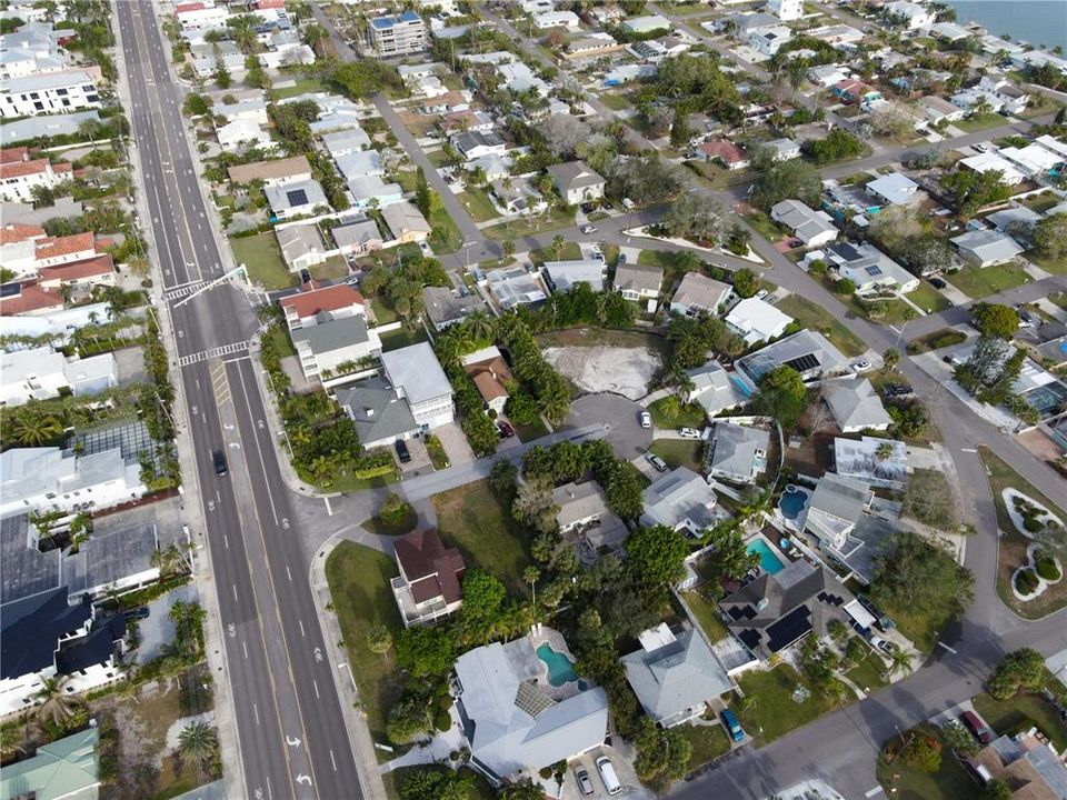 На продажу: $430,000 (0.14 acres)