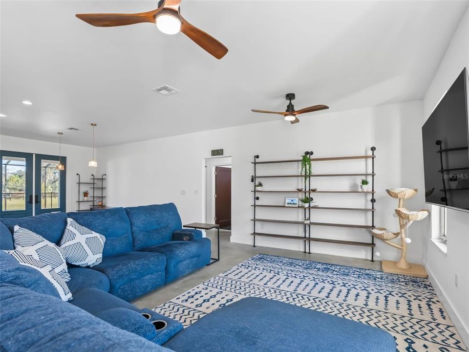 For Sale: $1,625,000 (3 beds, 2 baths, 2039 Square Feet)