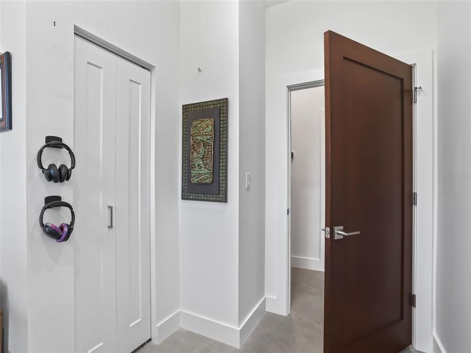 For Sale: $1,625,000 (3 beds, 2 baths, 2039 Square Feet)