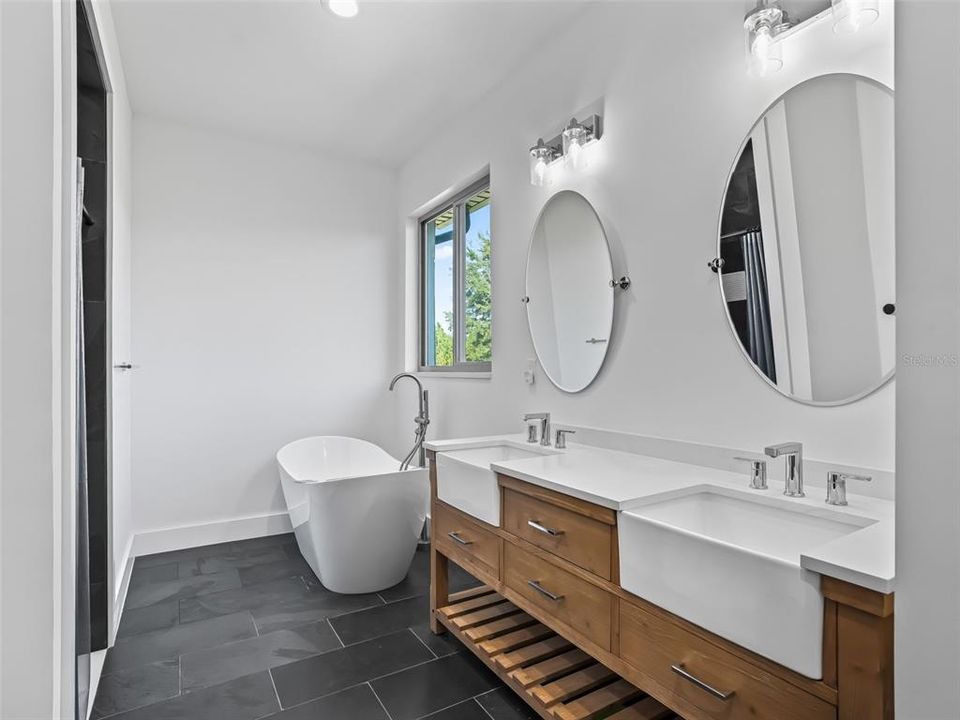 For Sale: $1,625,000 (3 beds, 2 baths, 2039 Square Feet)