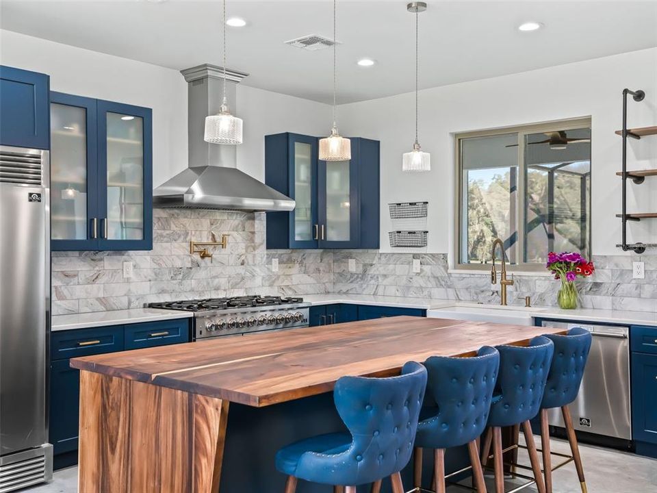 For Sale: $1,625,000 (3 beds, 2 baths, 2039 Square Feet)