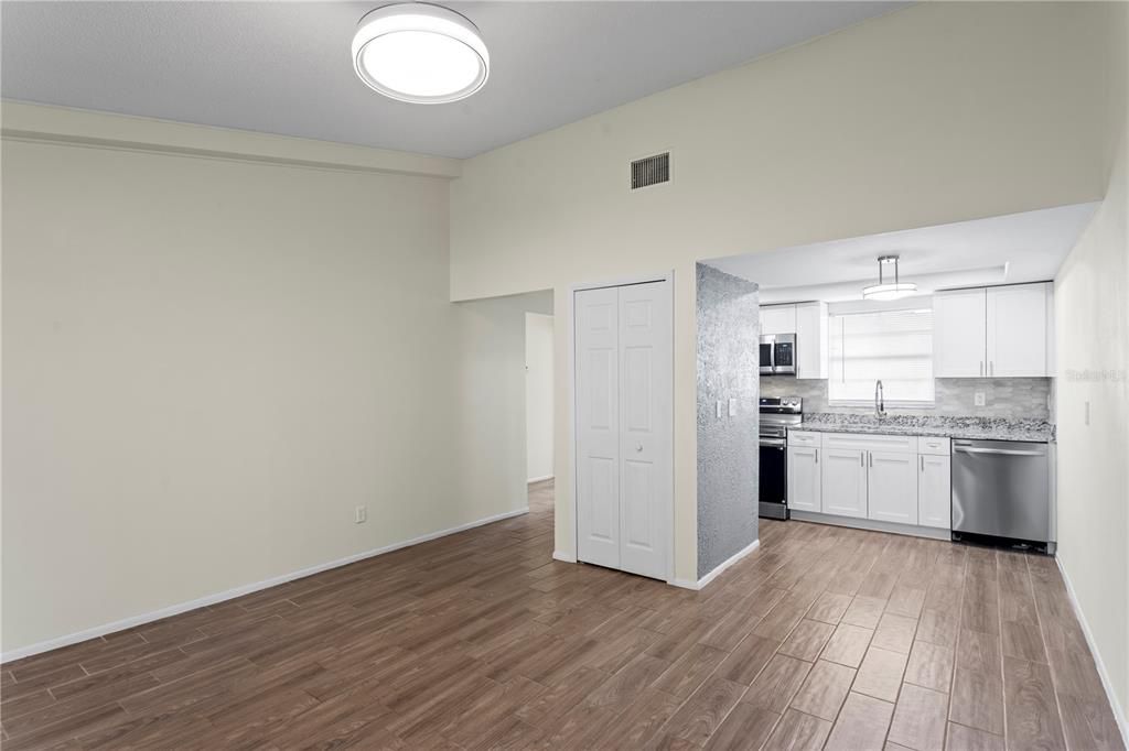 В аренду: $1,700 (2 спален, 1 ванн, 804 Квадратных фут)