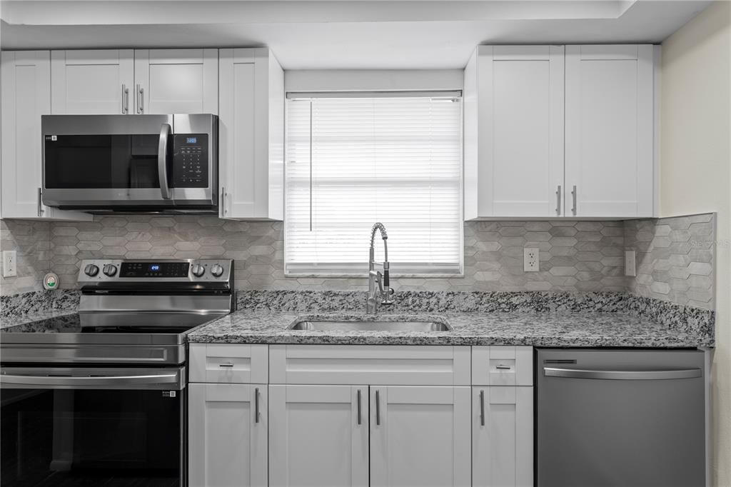 В аренду: $1,700 (2 спален, 1 ванн, 804 Квадратных фут)