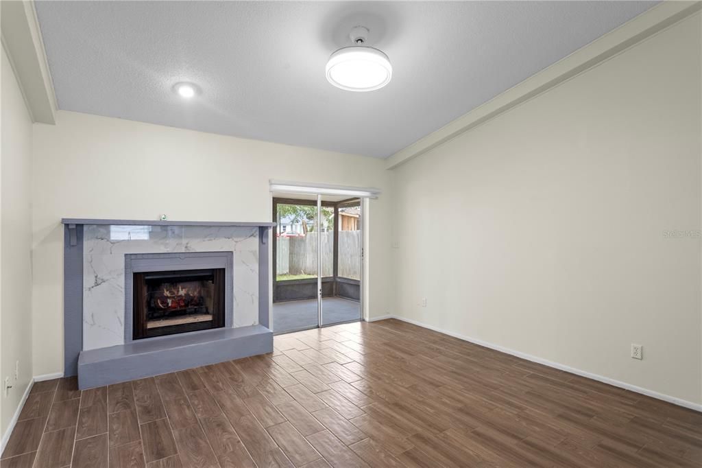 В аренду: $1,700 (2 спален, 1 ванн, 804 Квадратных фут)