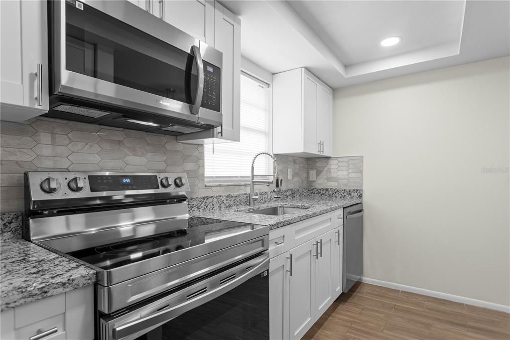 В аренду: $1,700 (2 спален, 1 ванн, 804 Квадратных фут)