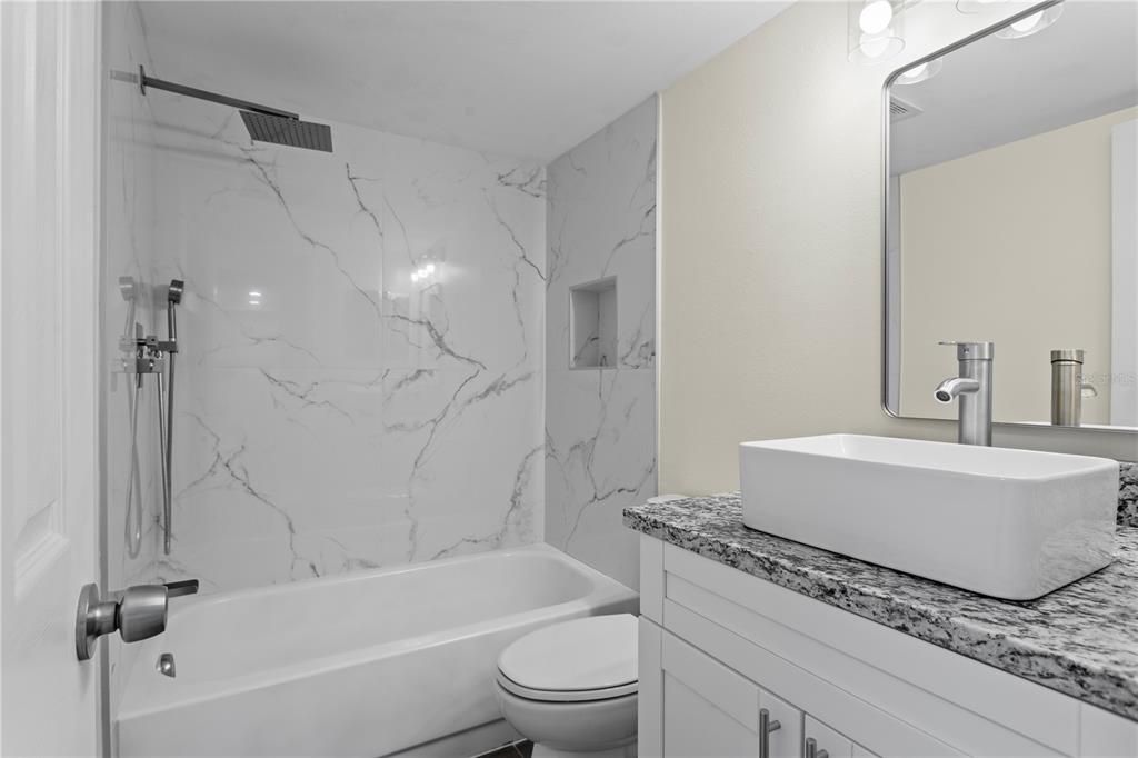 В аренду: $1,700 (2 спален, 1 ванн, 804 Квадратных фут)