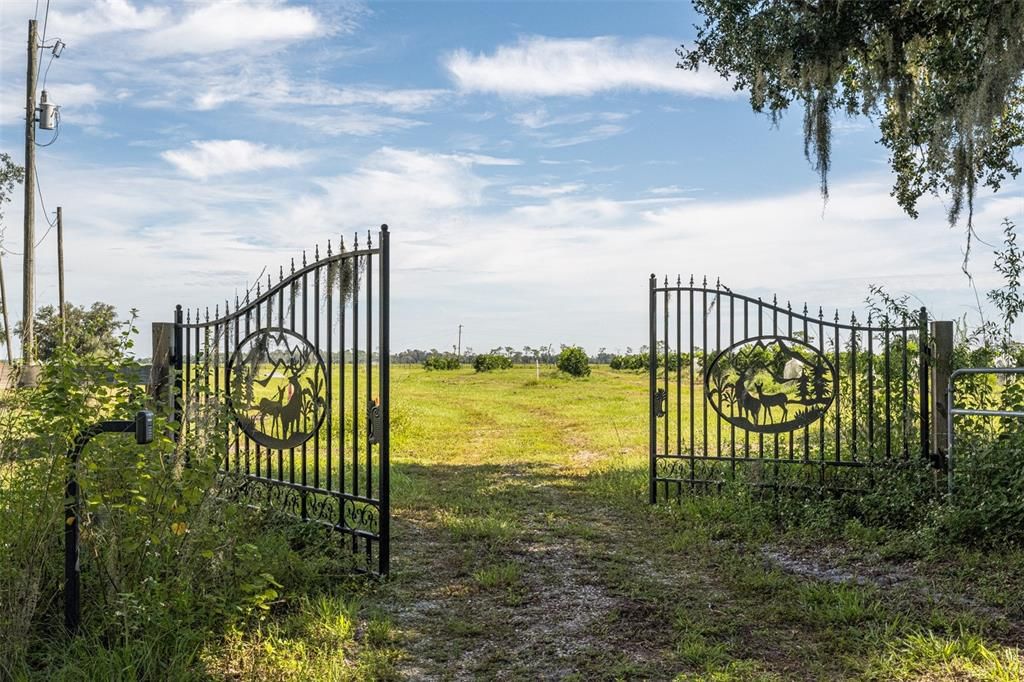 待售: $1,200,000 (15.00 acres)