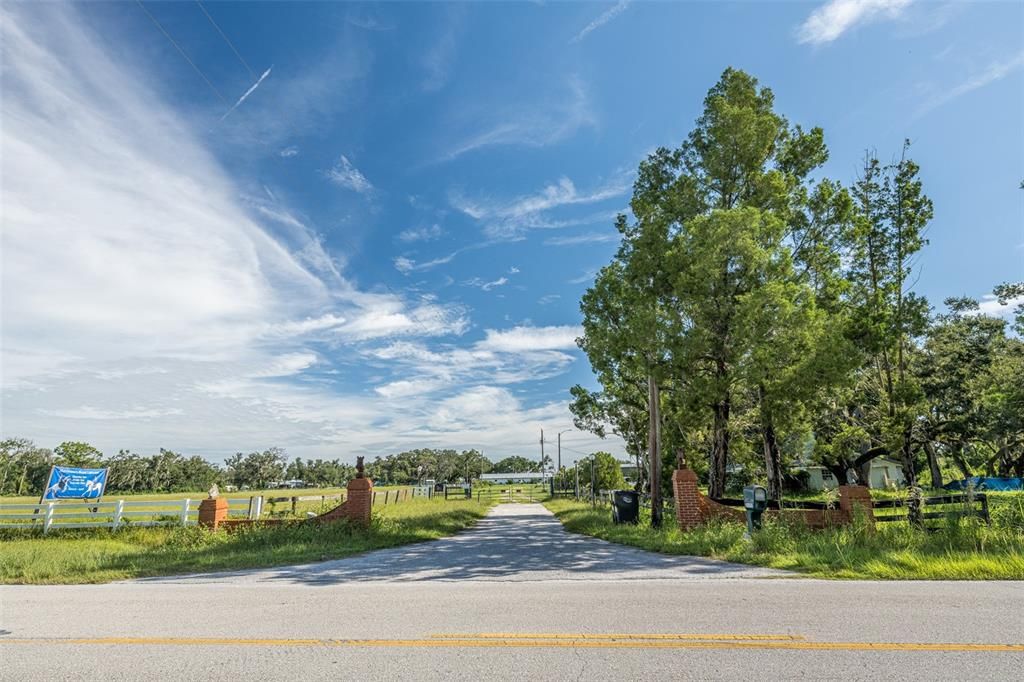 待售: $1,200,000 (15.00 acres)