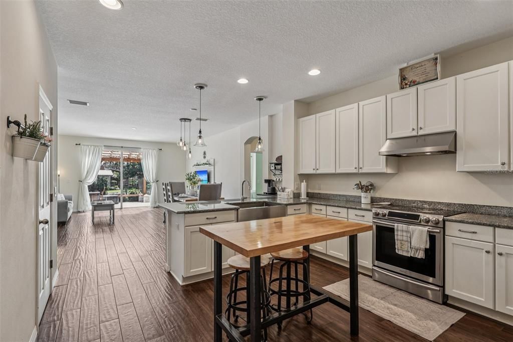 For Sale: $716,800 (4 beds, 2 baths, 2608 Square Feet)