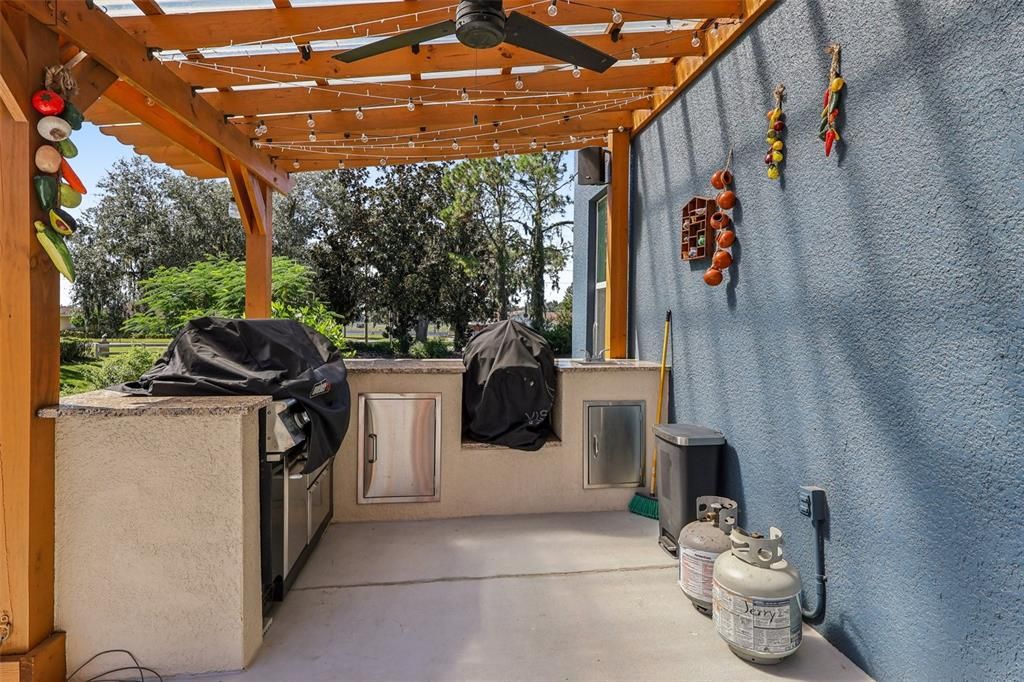 For Sale: $716,800 (4 beds, 2 baths, 2608 Square Feet)