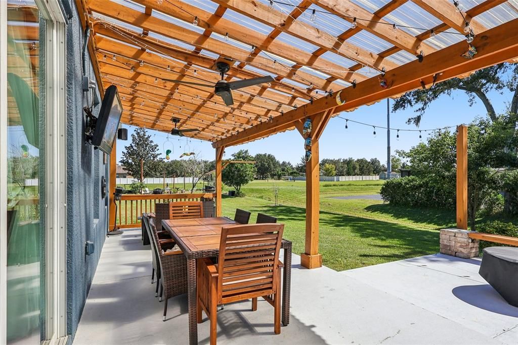 For Sale: $716,800 (4 beds, 2 baths, 2608 Square Feet)