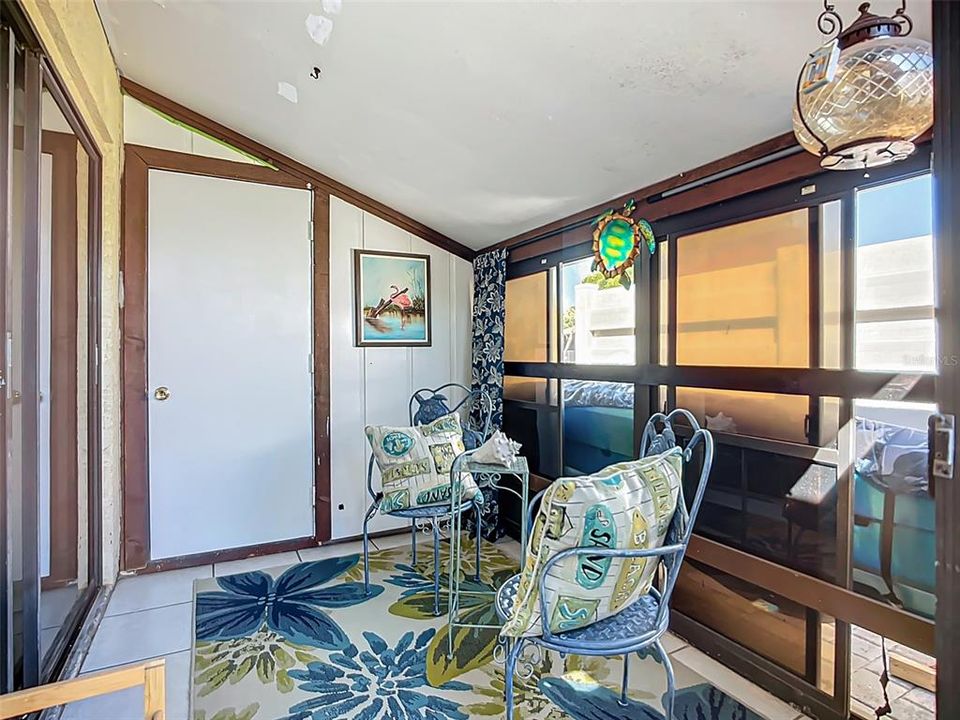 For Sale: $245,000 (2 beds, 2 baths, 1044 Square Feet)