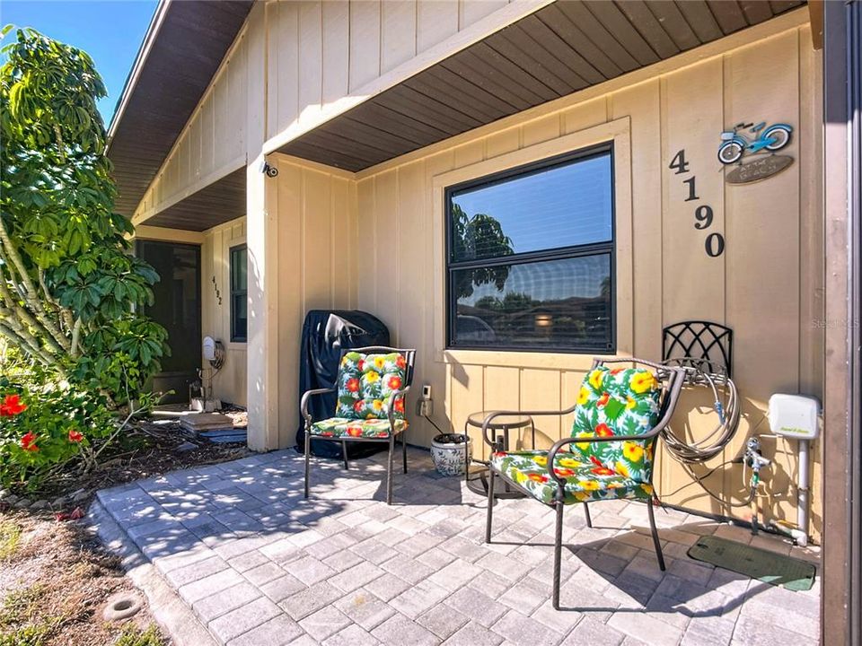 For Sale: $245,000 (2 beds, 2 baths, 1044 Square Feet)