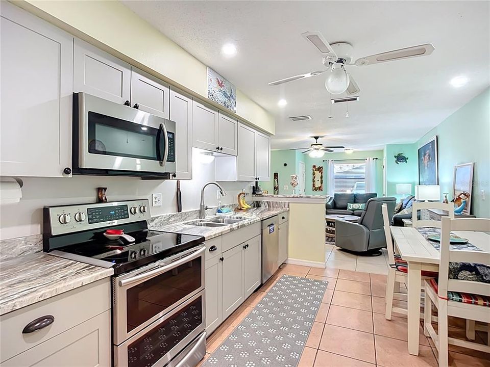 For Sale: $245,000 (2 beds, 2 baths, 1044 Square Feet)